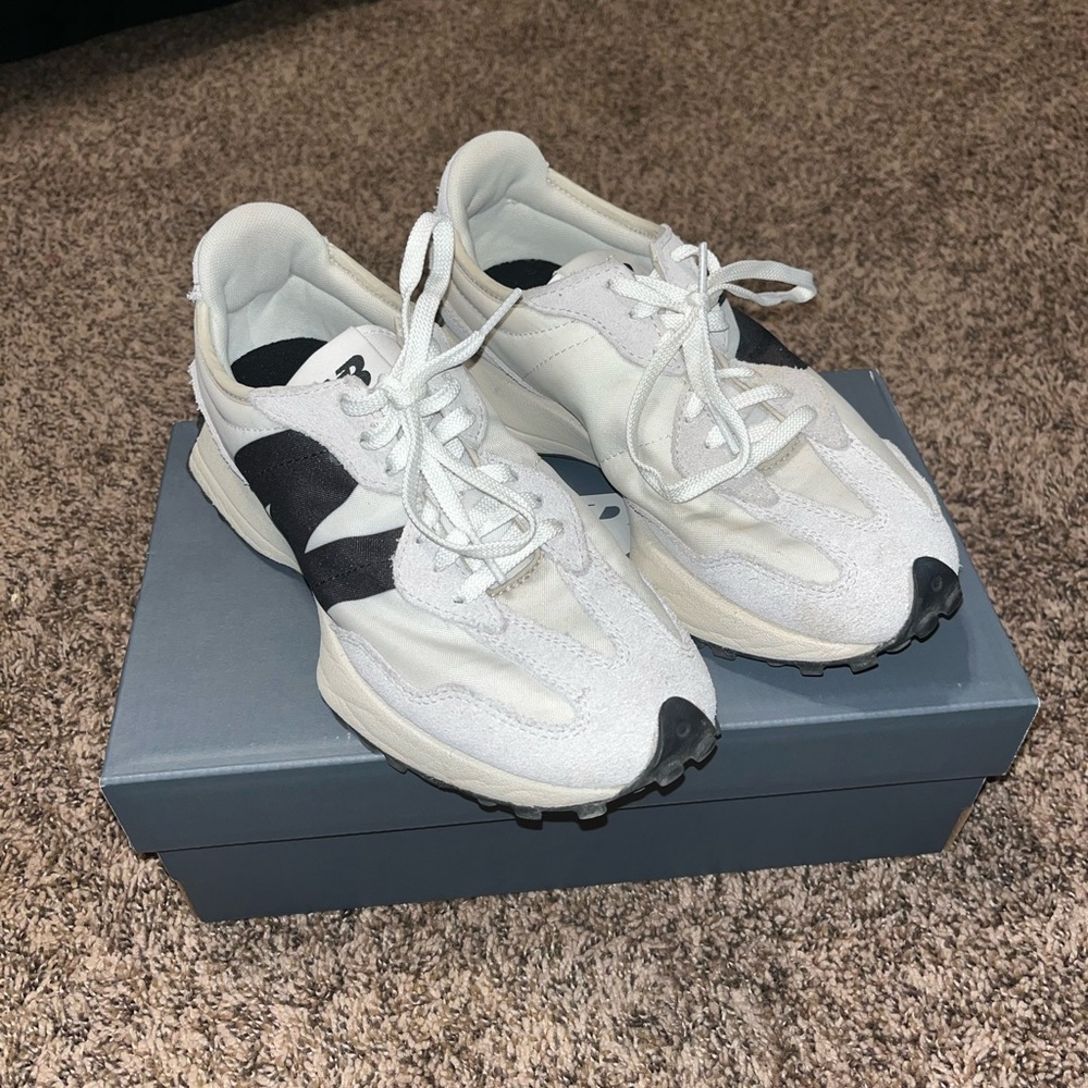 New Balance Women's 327 Shoes Size 7 SEA SALT /BLACK